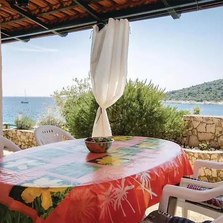 Stunning In Na Moru With Kitchen Hébergement de vacances